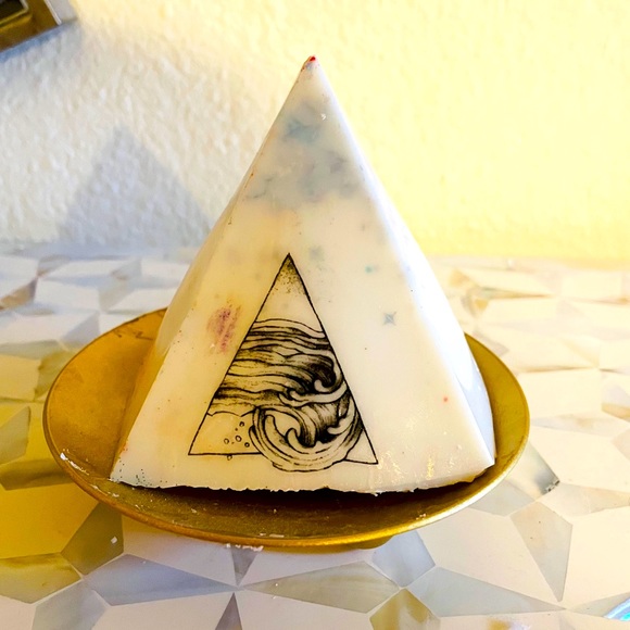 NWT Mountain Azalea Candle - Picture 1 of 2